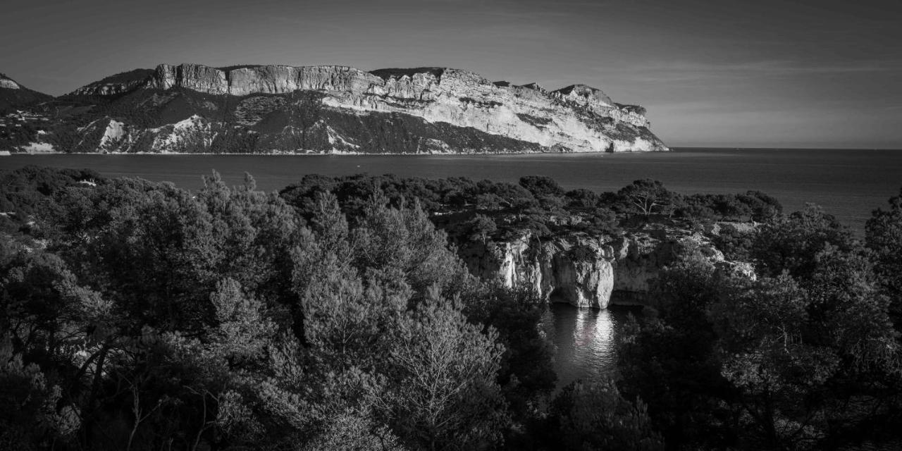 Le Vallat vue mer cassis terrasse privative spa jacuzzi barbecue calanques Esterno foto